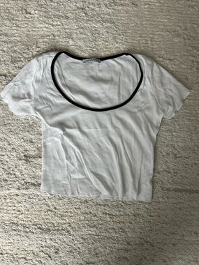 Zara White Scoop Neck Ribbed Tee with Black Trim
